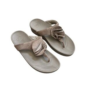 Fitflop Yoko Thong Sandals Sz 9 EU 41  Gray Floral Suede Wedge Beach Casual